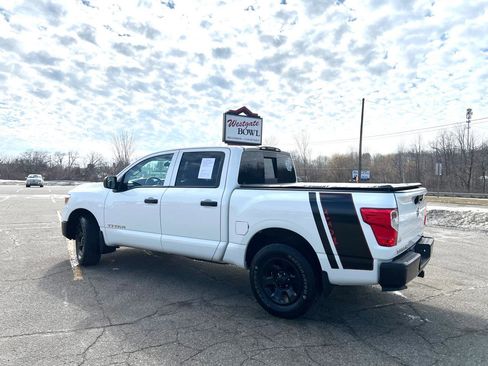 Used 2019 Nissan Titan S image 4