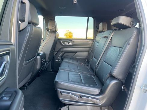 Used 2024 Chevrolet Suburban LT image 27