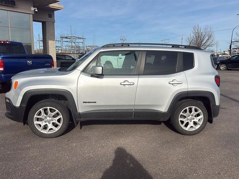 Used 2016 Jeep Renegade Latitude w/ Cold Weather Group image 4