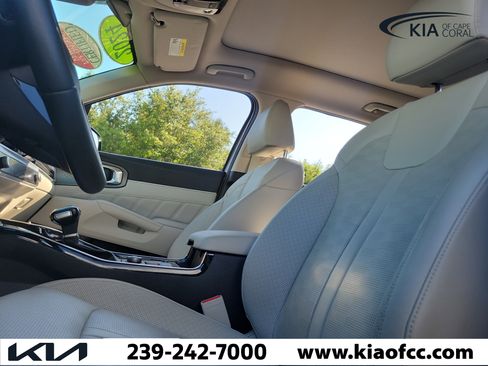 Certified 2024 Kia Sorento SX FWD image 27