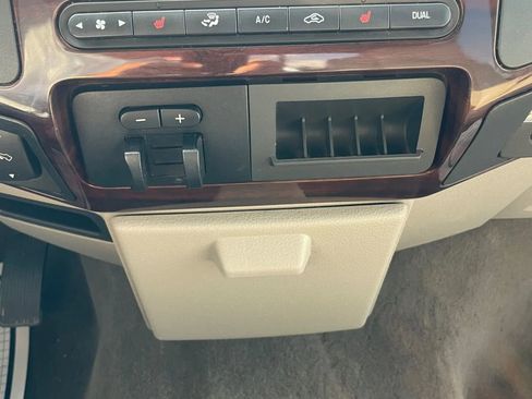Used 2009 Ford F350 Lariat image 29
