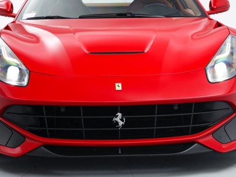 Used 2016 Ferrari F12 Berlinetta RWD image 12