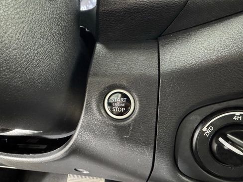 Used 2024 Nissan Frontier SV AWD/4WD image 19