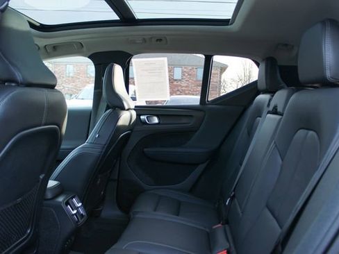 Used 2025 Volvo XC40 B5 Core image 32