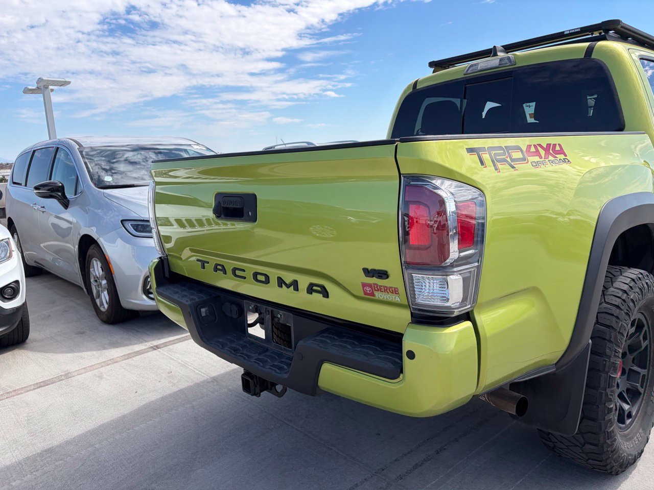 Used 2023 Toyota Tacoma TRD Off-Road w/ TRD Premium Off Road Package AWD/4WD image 4