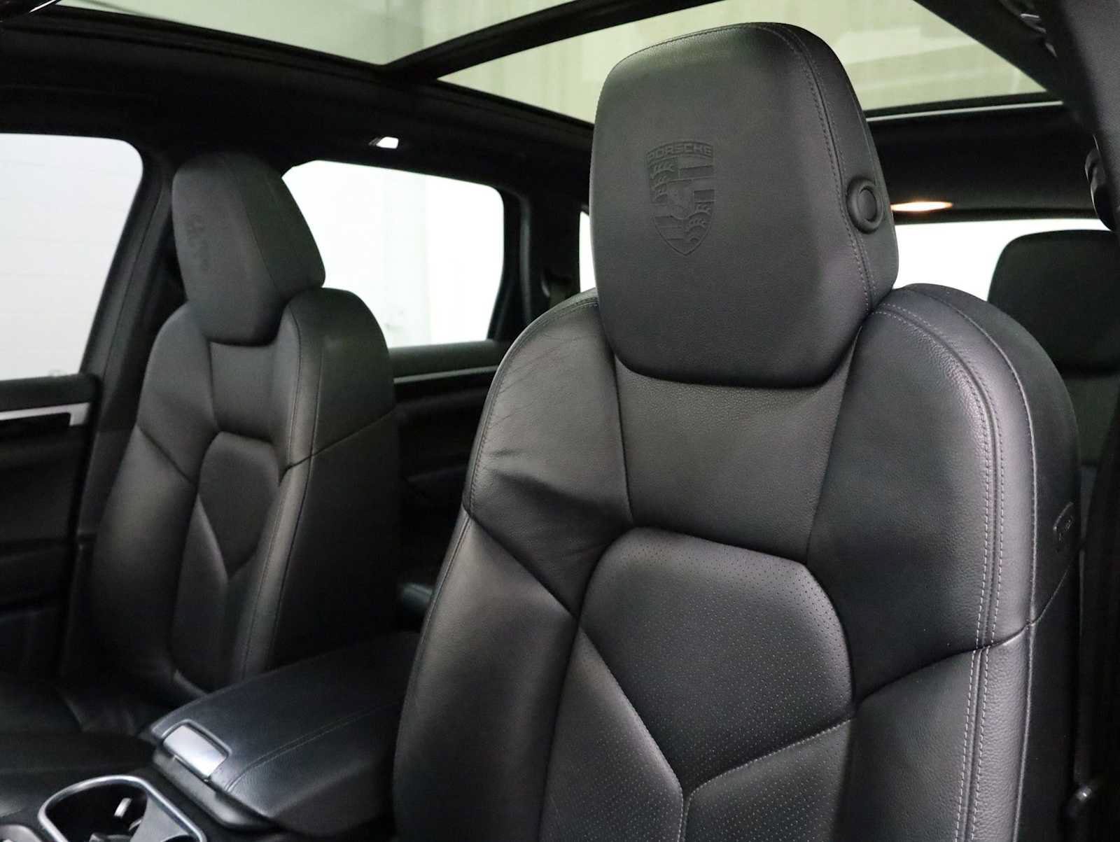 Used 2014 Porsche Cayenne Platinum Edition AWD/4WD image 19