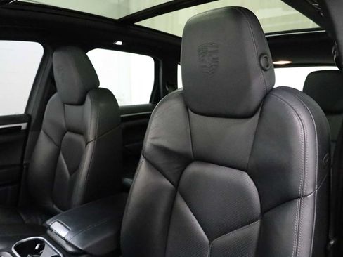 Used 2014 Porsche Cayenne Platinum Edition AWD/4WD image 19
