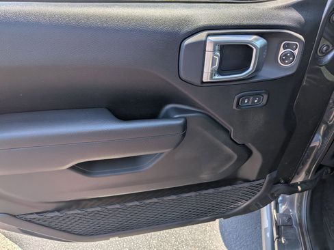 Certified 2024 Jeep Gladiator Sport AWD/4WD image 10