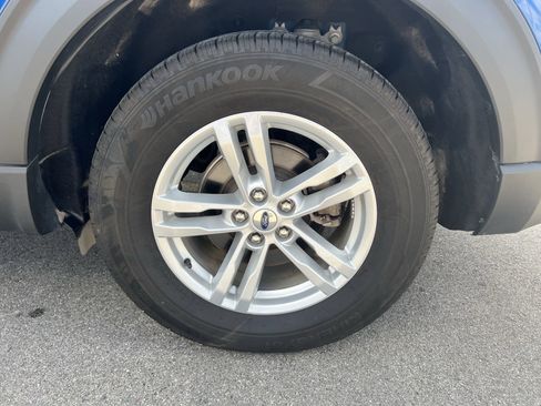 Used 2022 Ford Explorer XLT w/ Equipment Group 202A image 20