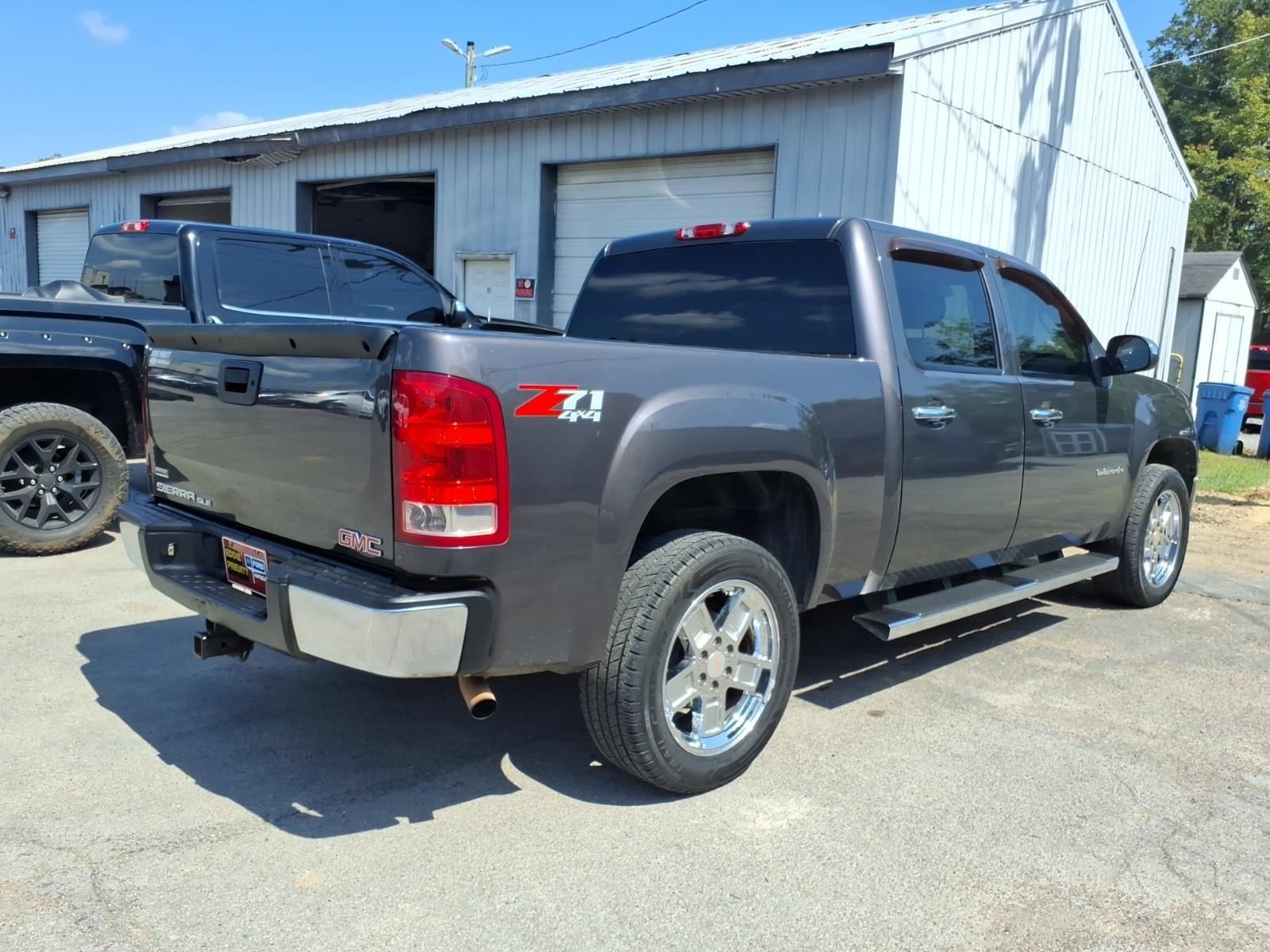 Used 2011 GMC Sierra 1500 SLE w/ Power Tech Package AWD/4WD image 3