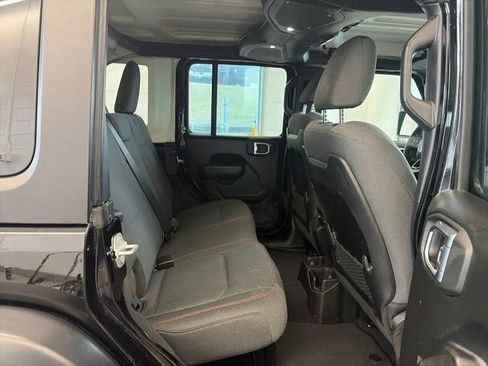 Used 2024 Jeep Wrangler Unlimited Rubicon image 32