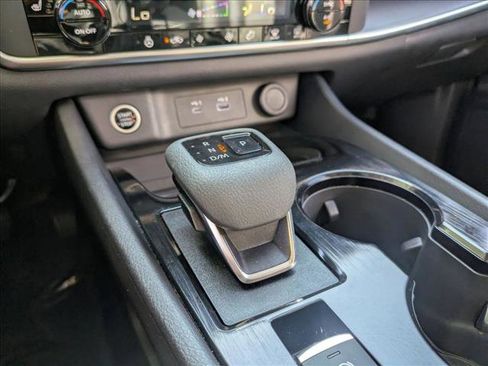 Used 2023 Nissan Rogue SV w/ SV Premium B Package image 11