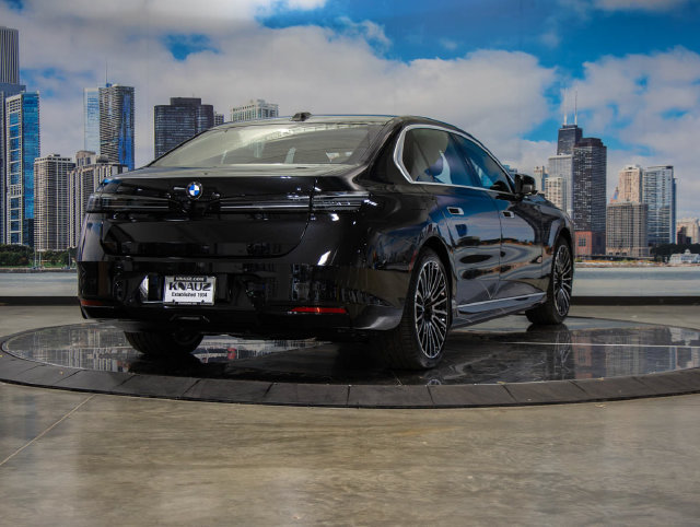 Used 2027 BMW i7 xDrive50 AWD/4WD image 6