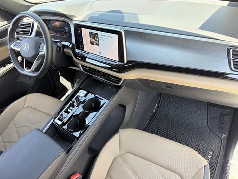 Used 2025 Volkswagen Atlas Cross Sport SE FWD image 12