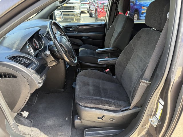 Used 2018 Dodge Grand Caravan SE FWD image 14