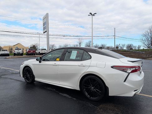 Used 2021 Toyota Camry XSE image 4