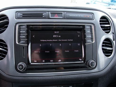 Used 2018 Volkswagen Tiguan Limited image 22