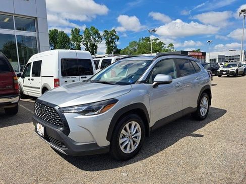 Used 2024 Toyota Corolla Cross LE w/ Moonroof Package AWD/4WD image 2