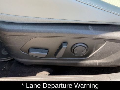 Certified 2025 Hyundai Elantra Limited FWD image 19