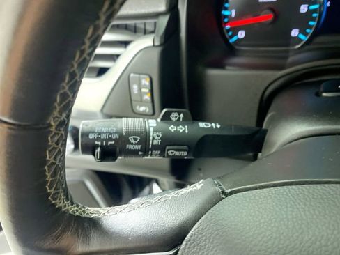 Used 2017 Chevrolet Suburban LT image 16