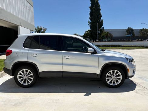 Used 2017 Volkswagen Tiguan Limited w/ Alloy Wheels Package FWD image 7