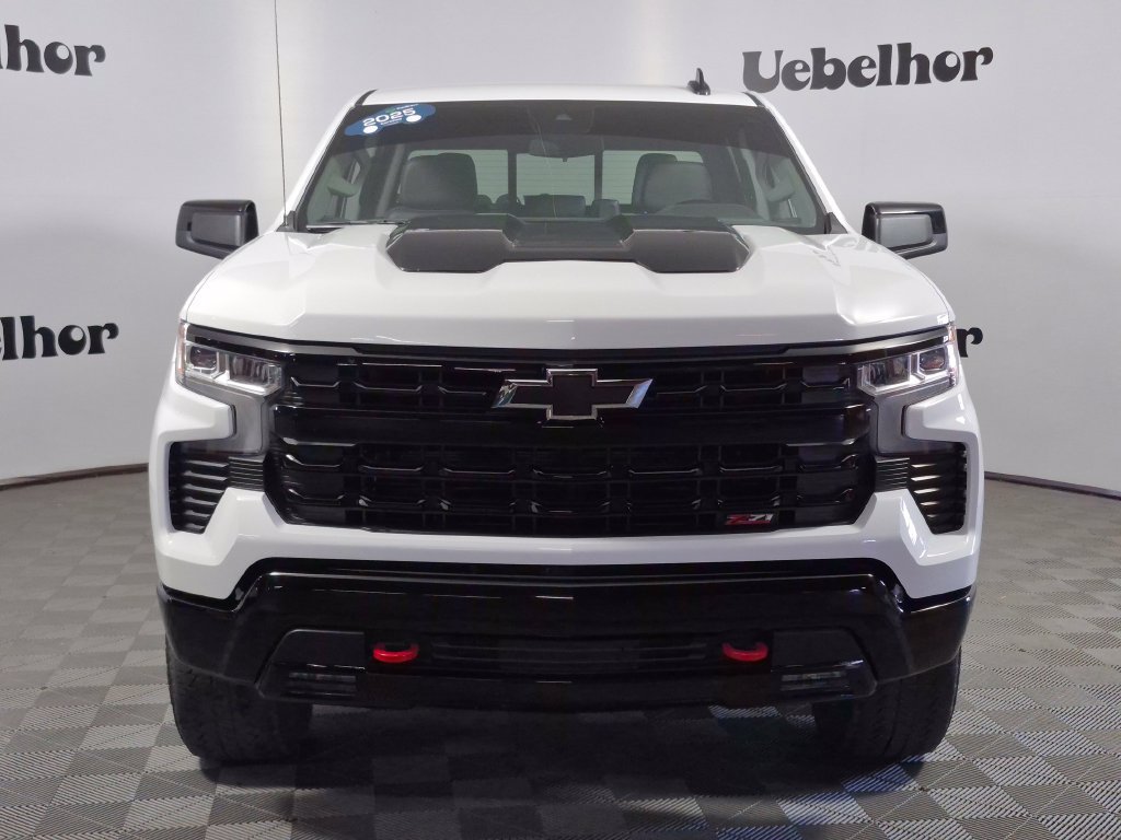 Used 2025 Chevrolet Silverado 1500 LT Trail Boss w/ Convenience Package II AWD/4WD image 2