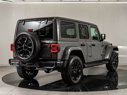 Used 2023 Jeep Wrangler Unlimited Sahara w/ Cold Weather Group AWD/4WD image 5