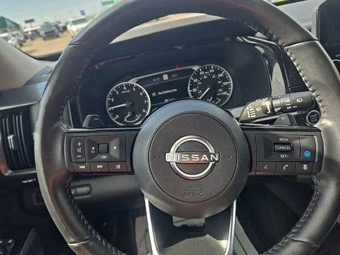 Used 2023 Nissan Pathfinder SL w/ Black Appearance Package AWD/4WD image 13
