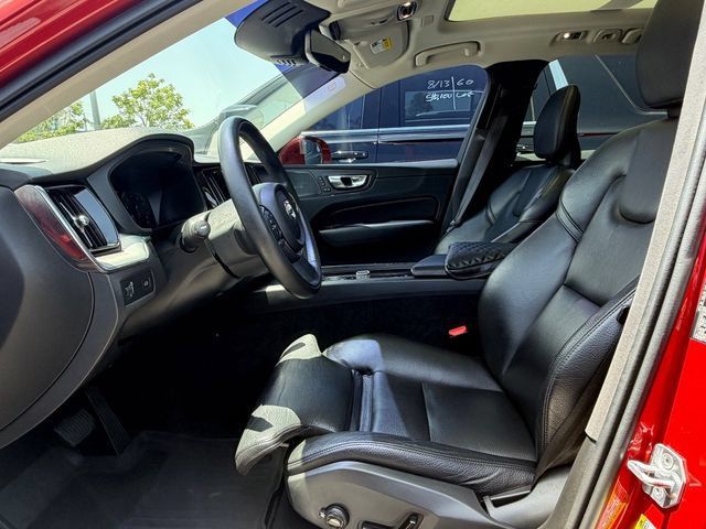 Used 2019 Volvo XC60 T5 Momentum w/ Multimedia Package FWD image 10