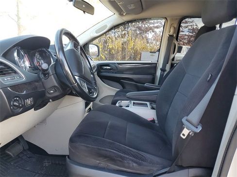 Used 2011 Chrysler Town & Country Touring image 18