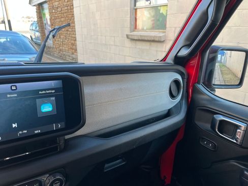 Used 2025 Jeep Wrangler Sport S image 34