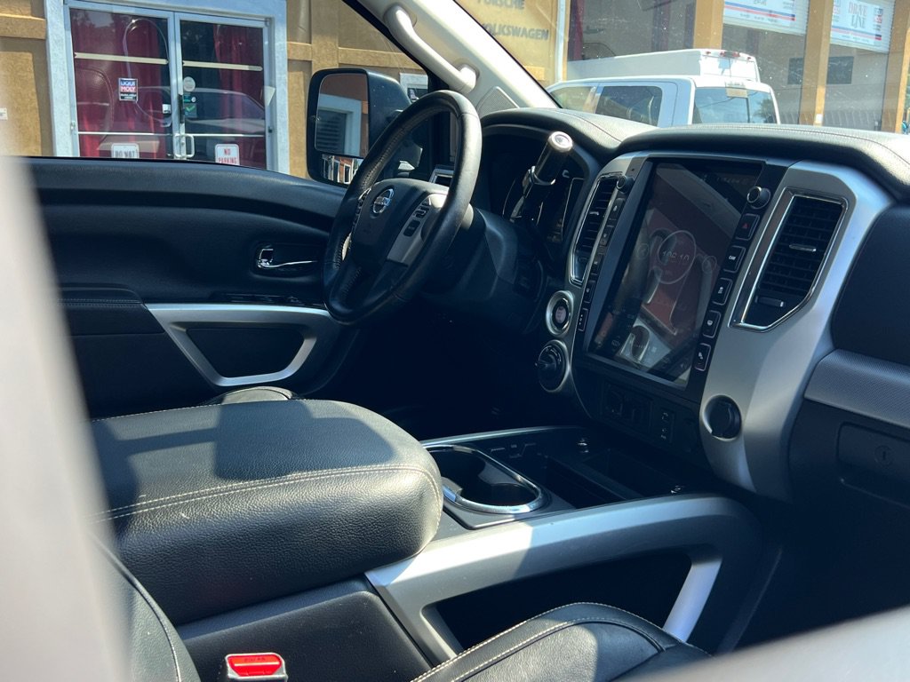 Used 2018 Nissan Titan PRO-4X w/ Pro-4x Convenience Package AWD/4WD image 15