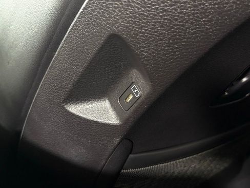 Used 2025 Kia Carnival image 34