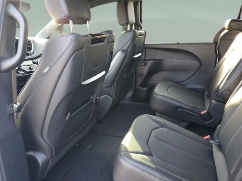 New 2026 Chrysler Pacifica Select AWD/4WD image 9