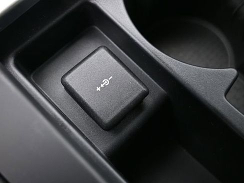 Used 2026 Jaguar F-PACE R-Dynamic S image 33