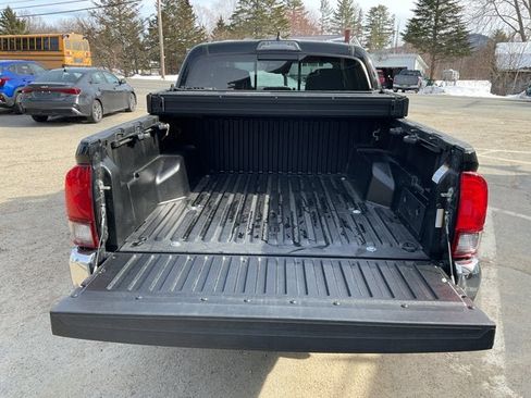 Used 2019 Toyota Tacoma SR5 AWD/4WD image 10