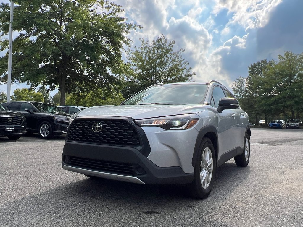 Used 2025 Toyota Corolla Cross LE FWD image 32
