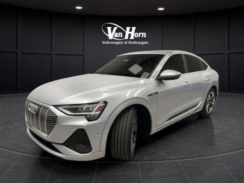 Used 2022 Audi e-tron Prestige w/ Prestige Package AWD/4WD image 3