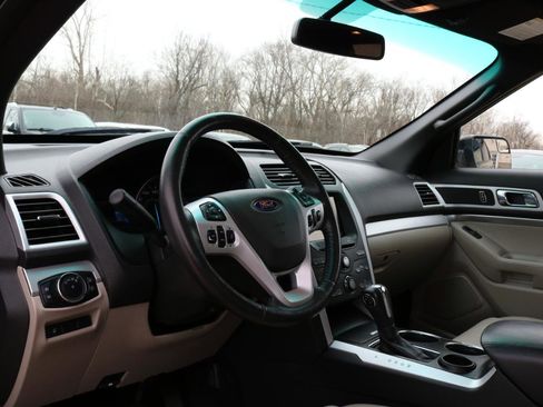 Used 2012 Ford Explorer XLT image 18