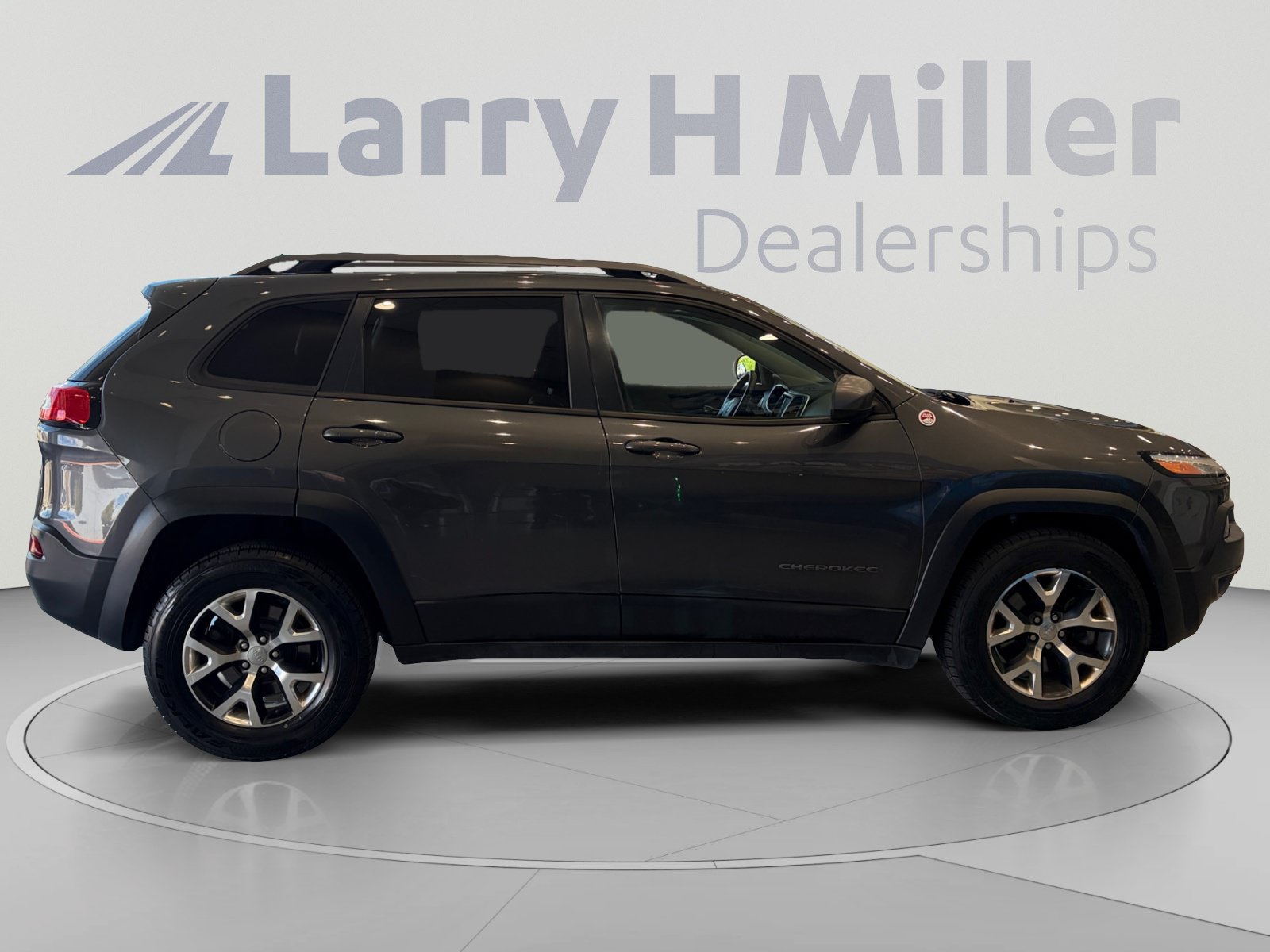 Used 2016 Jeep Cherokee Trailhawk w/ Cold Weather Group AWD/4WD image 6