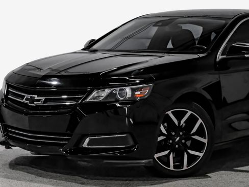 Used 2017 Chevrolet Impala LT FWD image 12