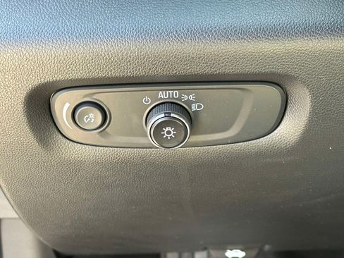 Used 2023 Chevrolet Traverse LT FWD image 19
