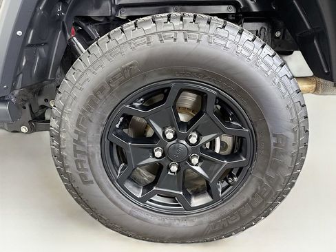 Used 2021 Jeep Gladiator Sport image 29