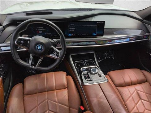 Used 2023 BMW i7 xDrive60 AWD/4WD image 19