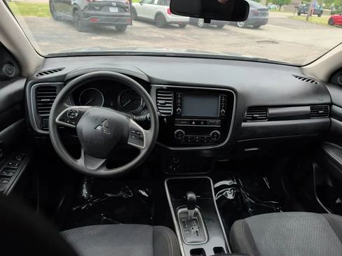 Used 2019 Mitsubishi Outlander ES FWD image 15