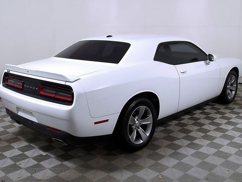 Used 2019 Dodge Challenger SXT image 7