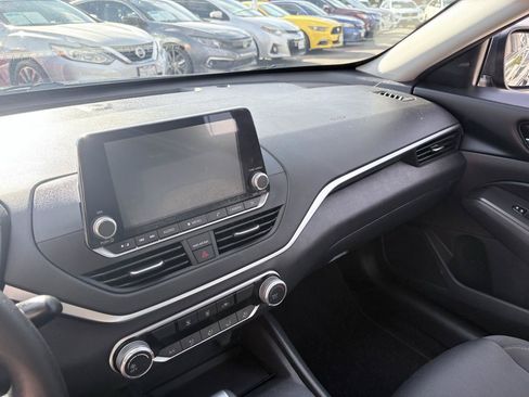 Used 2022 Nissan Altima 2.5 SV FWD image 8
