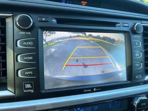 Used 2014 Toyota Highlander Limited Platinum FWD image 27