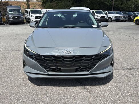 Used 2023 Hyundai Elantra SEL w/ Convenience Package FWD image 2