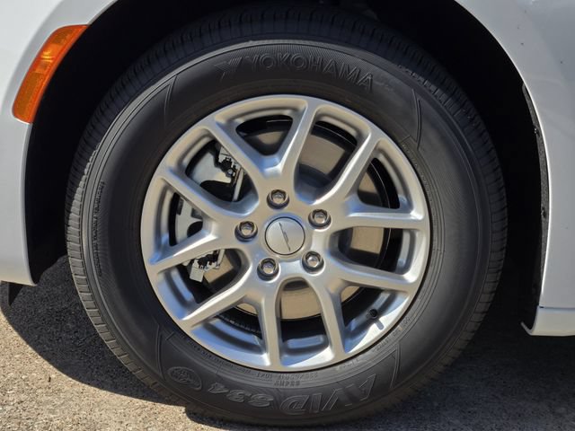 New 2027 Chrysler Pacifica Select FWD image 7
